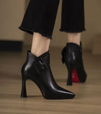 DELACRUZ | BOTINES DE TACÓN CON HEBILLA OVERSIZE