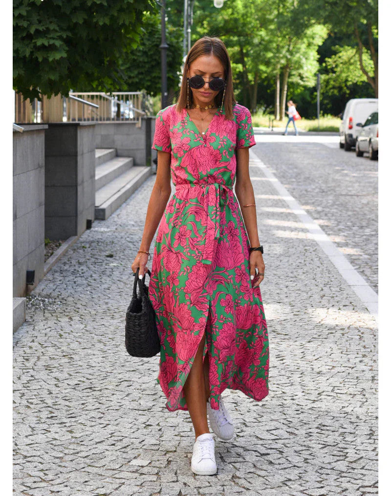 Julia: elegante vestido con escote en pico y corte moldeador