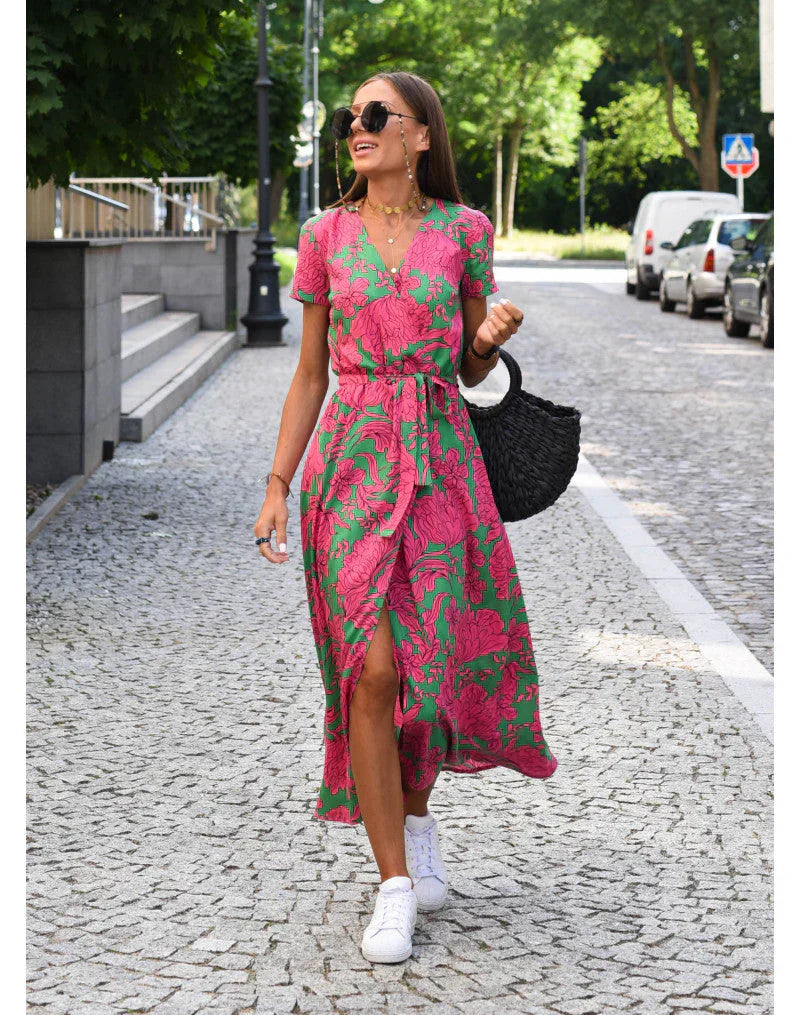 Julia: elegante vestido con escote en pico y corte moldeador