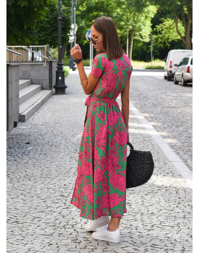 Julia: elegante vestido con escote en pico y corte moldeador
