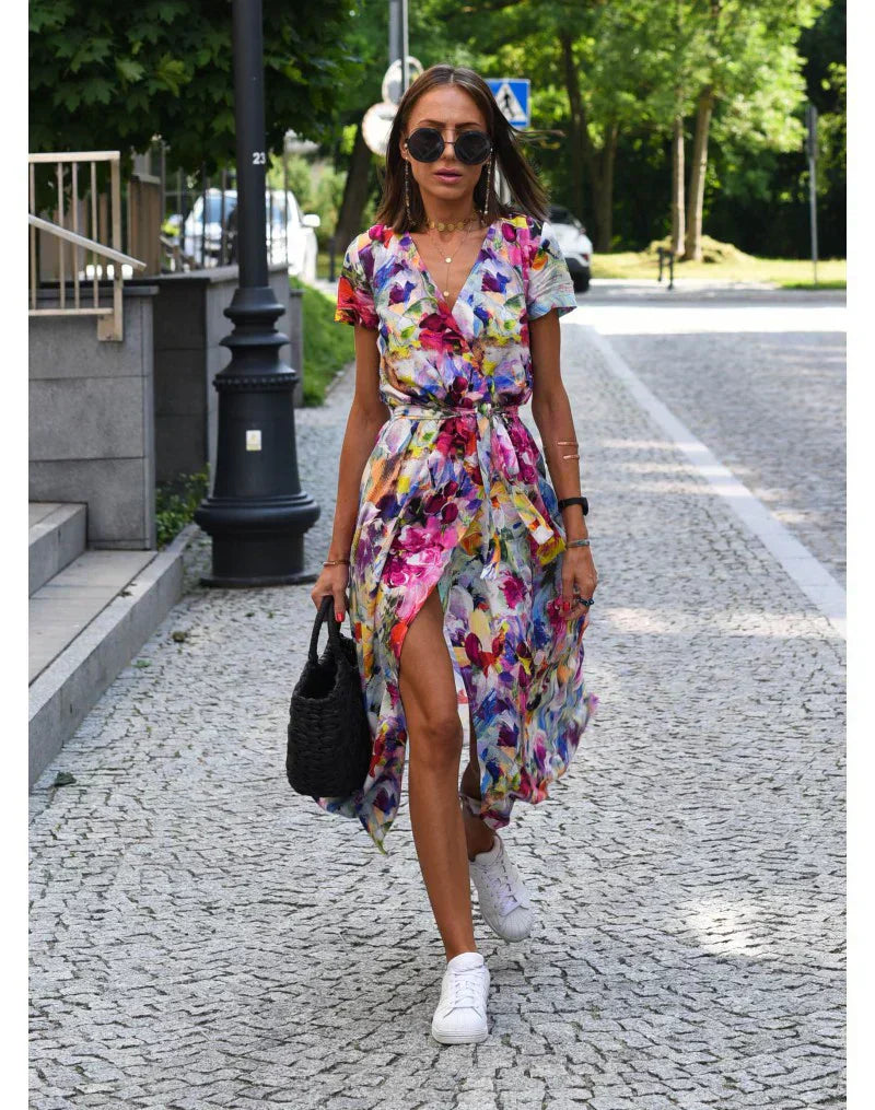 Julia: elegante vestido con escote en pico y corte moldeador